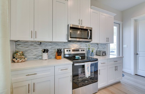 Galveston Cottage | 'seas The Day:' Home w/Pool Access in Galveston