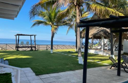 El Hawaii House | Seaside Beach House, Monterrico