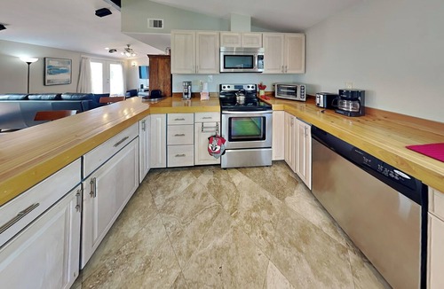 Pirates Beach House | Seaside Jackalope | Coastal Escape + Large Deck