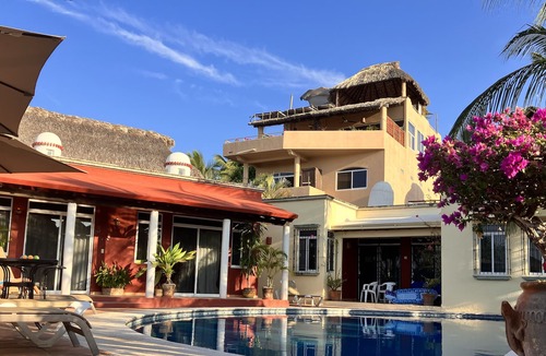 Hidalgo House | SEASIDE VACATION WITH GARDENS AND POOL