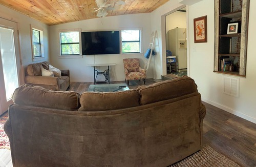 Vanderpool House | Secluded 3/2 farmhouse with scenic patio, wildlife on private acreage