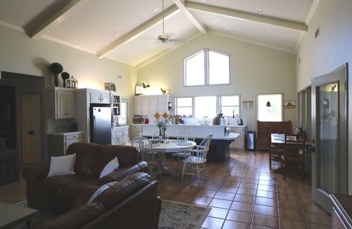 Elmo House | Secluded Ranch House with Private 4 Acre Pond