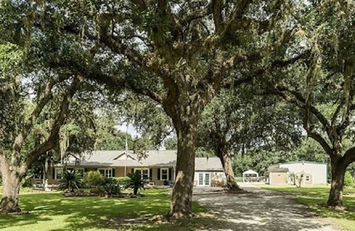Sweeny House | Secluded & Secure Country Home Fully Remodeled, Pets Welcome with Doggy Day Spa