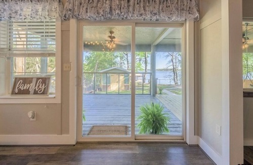 Larue Cabin | Secluded WATERFRONT CABIN with wifi, private dock with boat lift and courtyard