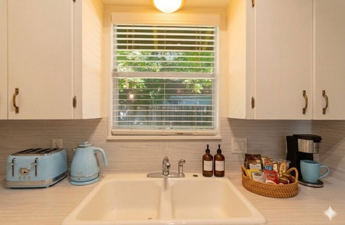 Zilker House | Secret Garden Cowboy Pool Home ❤️ Walk to Barton, Zilker Pool, Eatery, Downtown