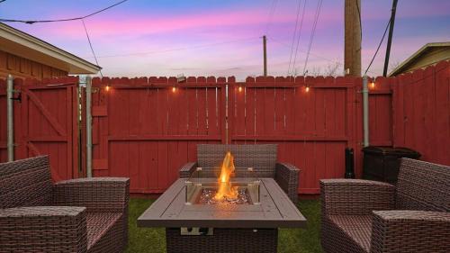 Irving House | Serene 5BR 2B Home with Pool Hot Tub & Fire Pit
