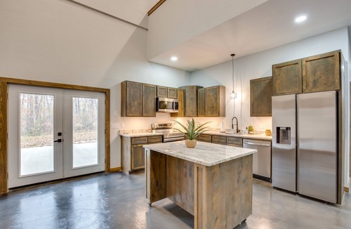 Yantis House | Serene Yantis Getaway - 1 Mi to Lake Fork!
