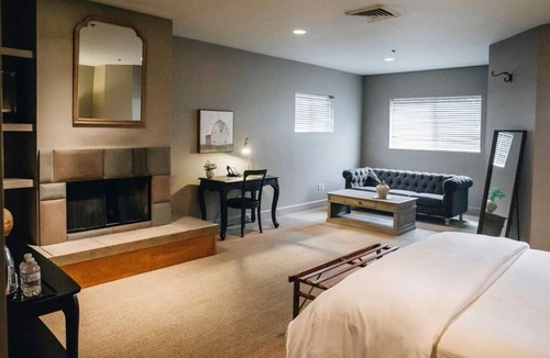 Sonoma Hotel | Seven Branches ~ Bear Flag Room
