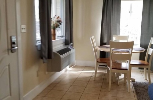 Edgecomb Apartment | Sheepscot Harbour Studio #207