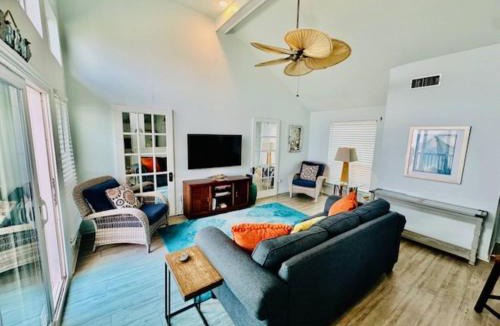 Galveston House | Shipwrecked Getaway For 6