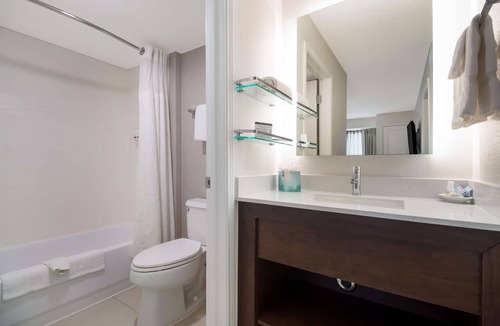 Richardson Hotel | Short drive from Addison Airport! Pet-friendly, Breakfast, Pool, Tennis Court!