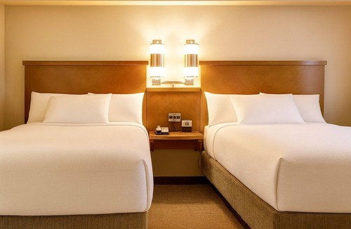 St. Johns Hotel | Short Drive to Darrell K Royal–Texas Memorial Stadium, FREE Parking, Pool!