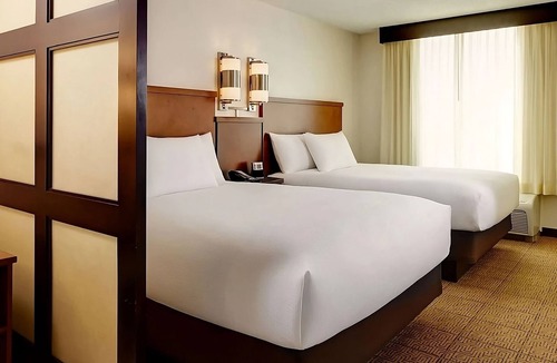 St. Johns Hotel | Short Drive to Darrell K Royal–Texas Memorial Stadium, FREE Parking, Pool!