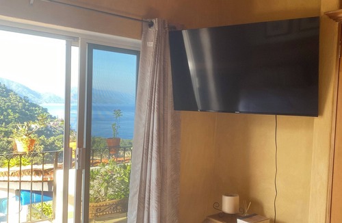 South Shore Hotel Area Condo | Showstopper 3-bedroom condo with AC & WiFi with phenomenal Mismaloya Bay views