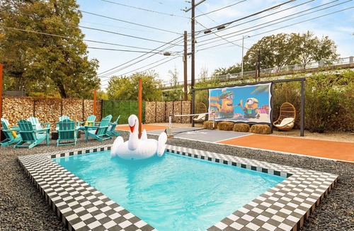 Govalle House | Silo ATX: Pool~Pickleball~Every Amenity! TX Top 10
