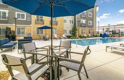 Far North Central Apartment | Simplicity At the Rim 1216 I Comfy 2 Bed 2 Bath