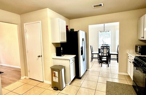Katy House | Single-story Katy Home 3/2 SLEEPS 12 With Easy Access To HW 99 & Energy Corridor