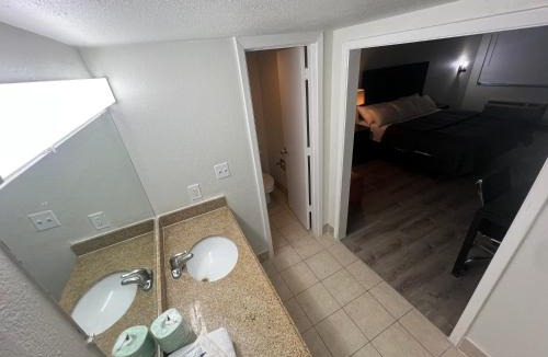 East Congress Hotel | Skylite Inn