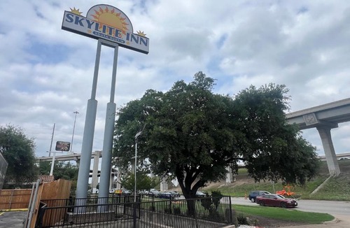 East Congress Hotel | Skylite Inn