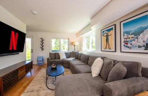 Pole Creek Preserve House | Skyview