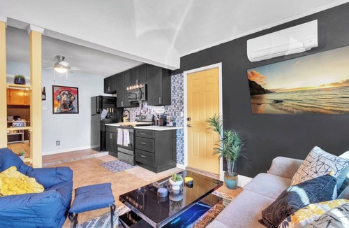 El Paso Apartment | Sleek Studio-Mins to Sunland Park Racetrack/Casino