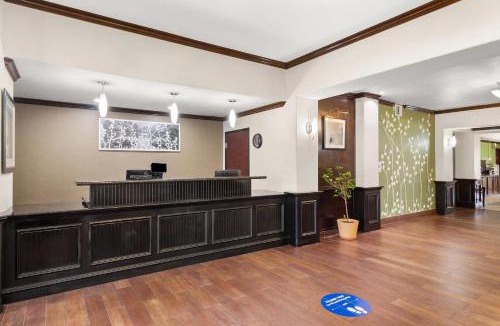 Humble Hotel | Sleep Inn & Suites Bush Intercontinental - IAH East