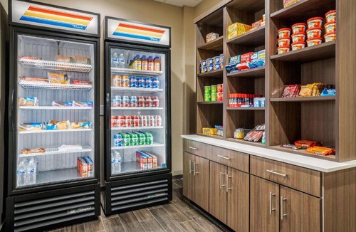 Clodine Hotel | Sleep Inn & Suites Houston Westchase - Little Saigon