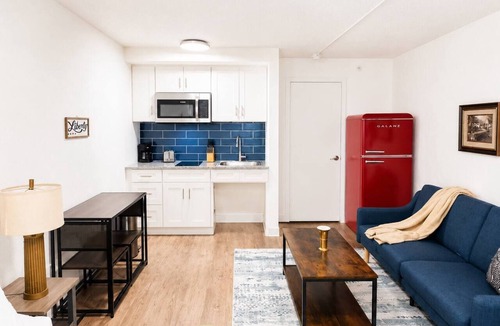 St. Johns Apartment | Sleepover | Cozy Studio + Gym - Austin TX
