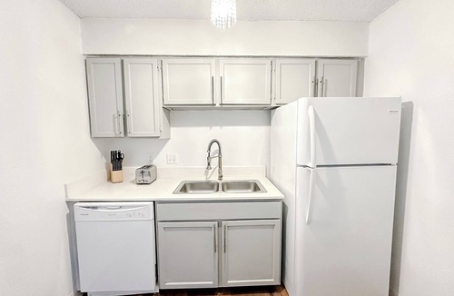 Windsor Park Apartment | Sleepover : Delightful 1BD/1BA + Gym - Austin TX