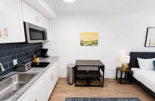 St. Johns Apartment | Sleepover | Sleek Studio + Gym - Austin TX