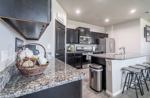 Odessa House | Sleeps 13+ - 5BR/2.5BA - Pool Table + Fire Pit