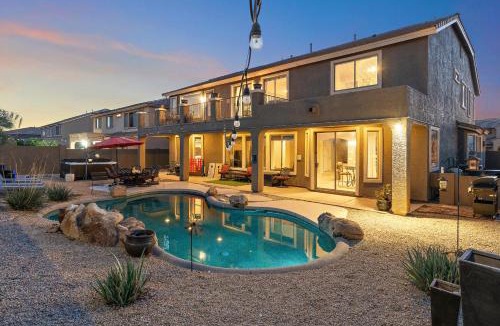 Mesa House | Sleeps 14 Pool Fire Pit Billiards EV Plug