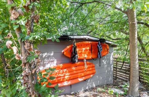 Greater South River City House | SOCO, Big 5BR, SwimSpa-seats 10, Sauna, 7 Beds