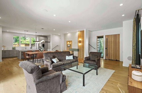 Bouldin House | SoCo Oasis | Pool | Gym | Fire Pit | DT ATX