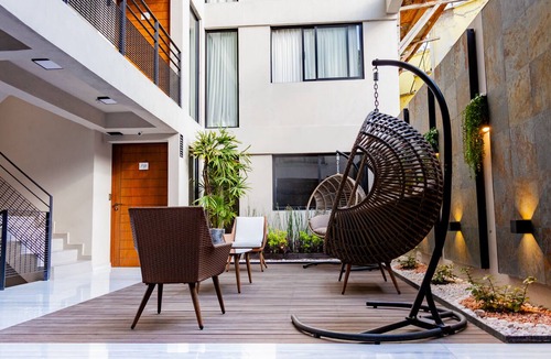 Colonia Roma Apartment | Soho Sunlight Serenity: Dive into the Essence of Today's Elegance