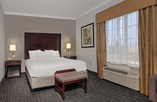 Westchase Hotel | Sonesta Essential Houston Westchase