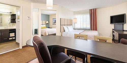 Memorial Hotel | Sonesta Simply Suites Houston CityCentre I-10 West