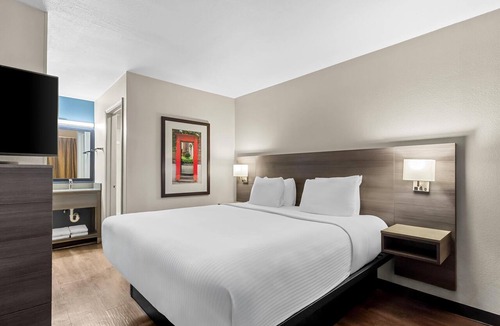 Stafford Hotel | Sonesta Simply Suites Stafford