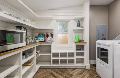 West Oak Hill House | South Austin Large Group Retreat with Swim Spa