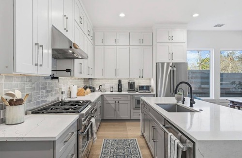 Austin House | South Austin Pool & Sauna 4BR w/Firepit & Playroom