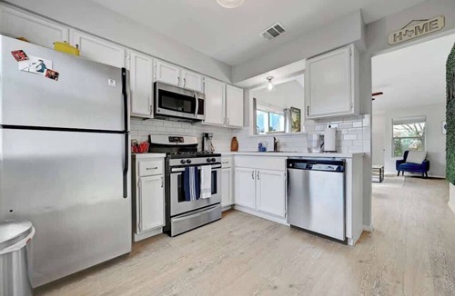 Cherry Creek House | South Austin Retreat: Pet-Friendly Townhouse