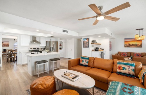 Desert Foothills Estates House | South Mountain FREE HEAT pool & Hot Tub Walk to Trails &Park