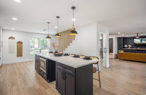 Garden Oaks House | Spa&Hot Tub, BBQ, Firepit, Gameroom, Western Boots