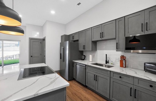 Parker Lane Apartment | Spacious 2-bedroom with modern finishes