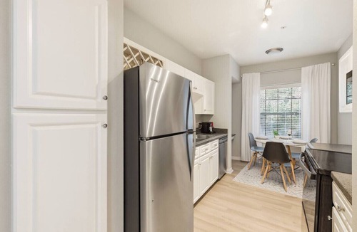 Far North Dallas Apartment | Spacious 2 Story Oasis, Private Balcony, Pool/Gym