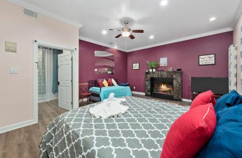 Neartown Apartment | Spacious 2BR Apt with King Beds & Fully Equipped Kitchen