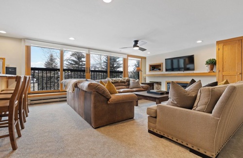 Vail Condo | Spacious 2BR Open Concept Remodeled Kitchen & Baths | Flexible Sleeping