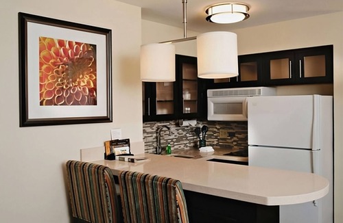 Vance Jackson Apartment | Spacious 2BR Suite with Full Kitchen | Near Pearl District | Free Breakfast