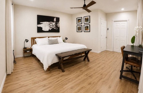Del Valle House | Spacious 3 full baths 10 beds 3-story house with private backyard in Del Valle