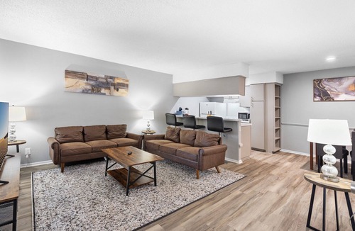 North University Apartment | Spacious 3BR/2BA next to UT 6978